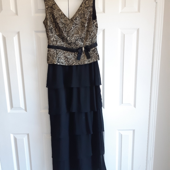Beautiful full length gown size 8 - Picture 5 of 15